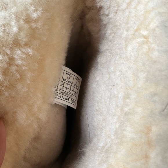 Women’s UGG Chestnut Klea Boots - Picture 14 of 16